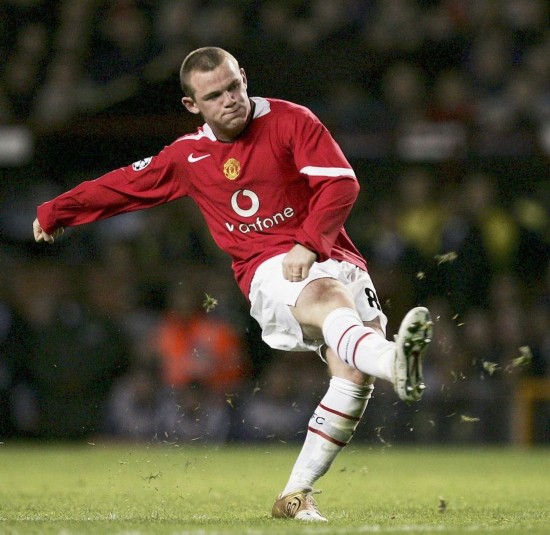 体育英超：斯特林戴帽福登破门 曼城4-0诺维奇